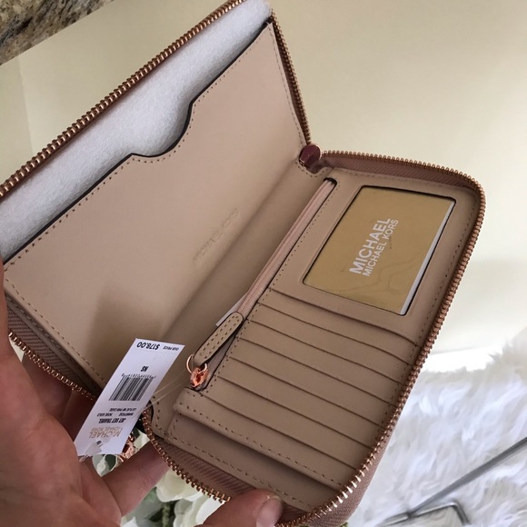 Final sale🎊Michael Kors large flat phone wallet - Picture 4 of 7